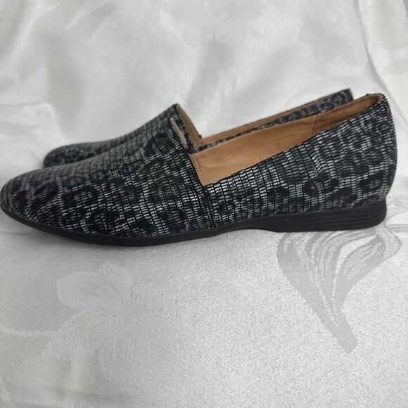 Dansko Gray Larisa Leopard Slip On Flats Leather Size 39 - Picture 7 of 13